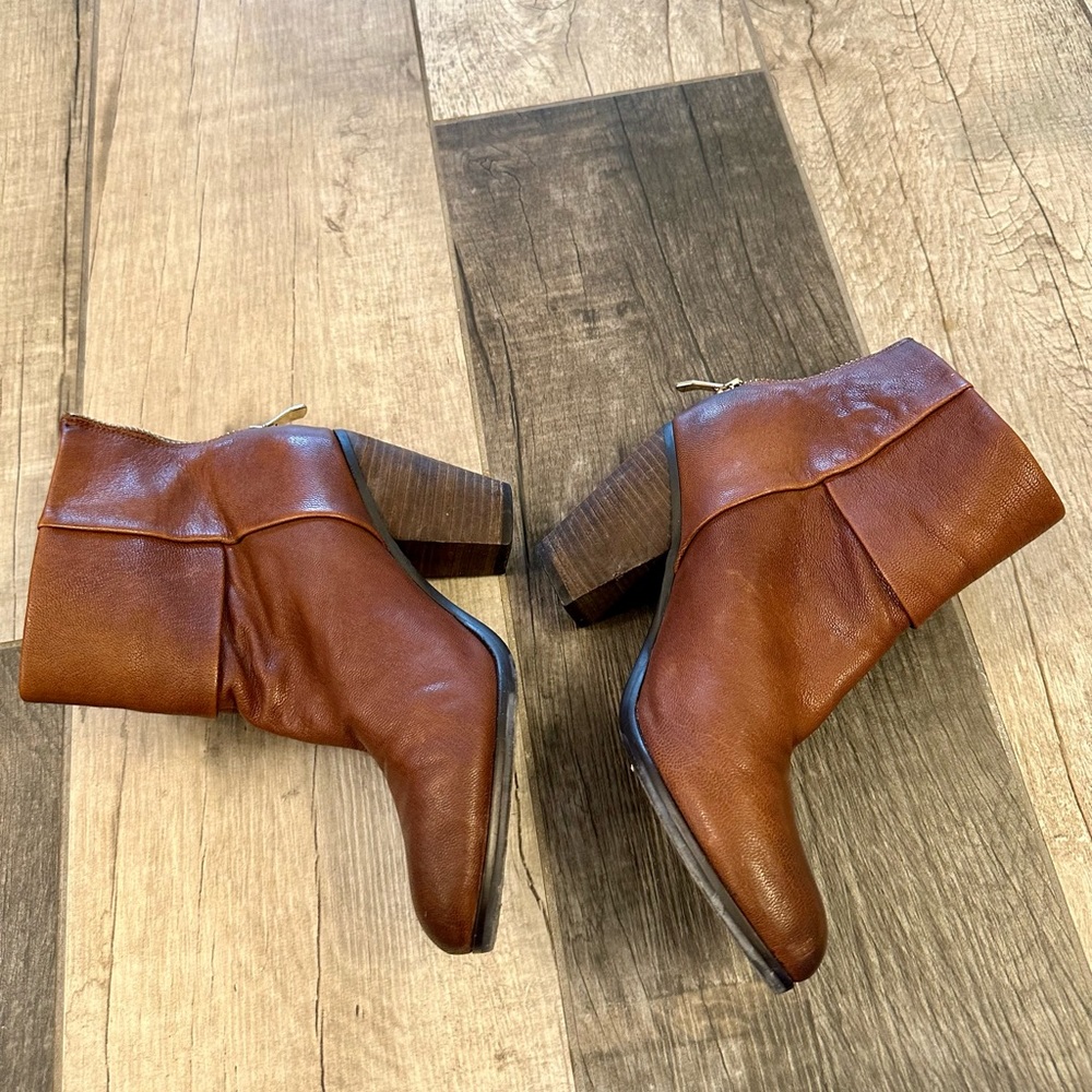 Vince Camuto Fall Ankle Boot Gorgeous Medium Brown Soft Leather W/ Chunky Heel - Picture 7 of 15